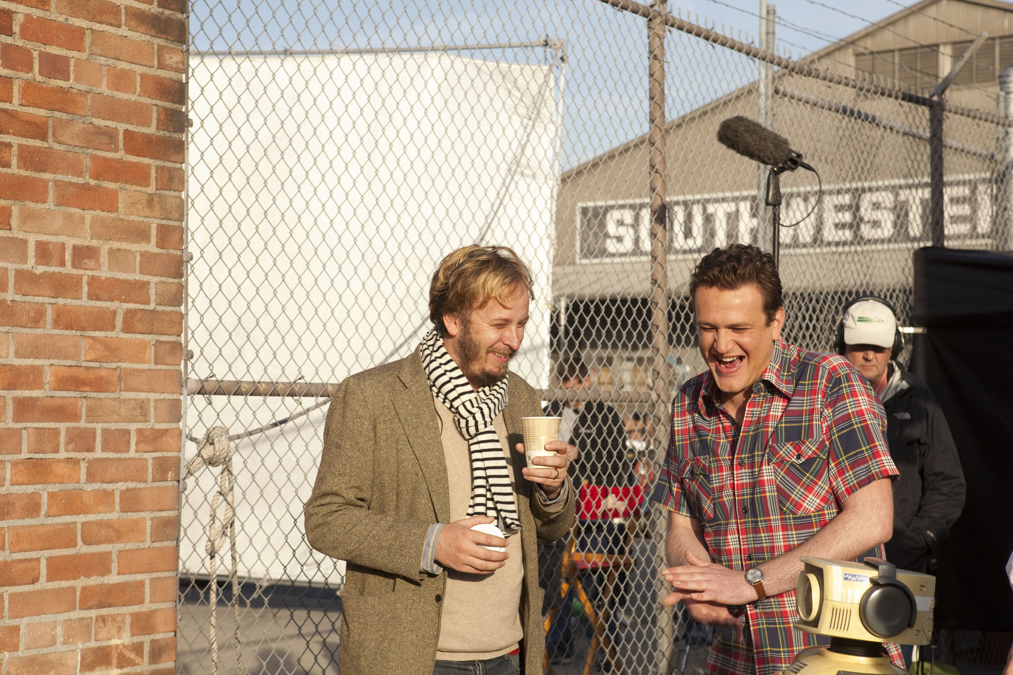 Still of James Bobin and Jason Segel in Mapetai (2011)