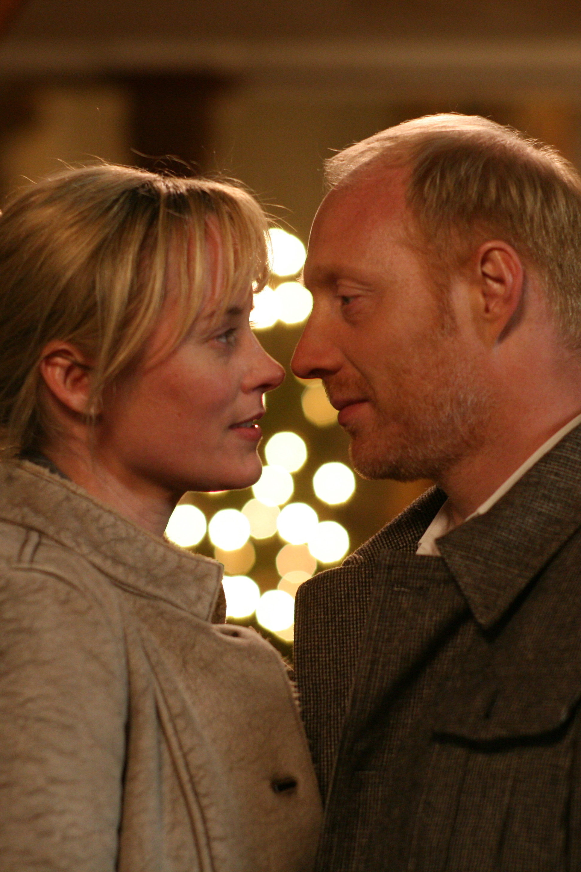 Silke Bodenbender and Simon Schwarz in Weihnachtsengel küsst man nicht (2011)