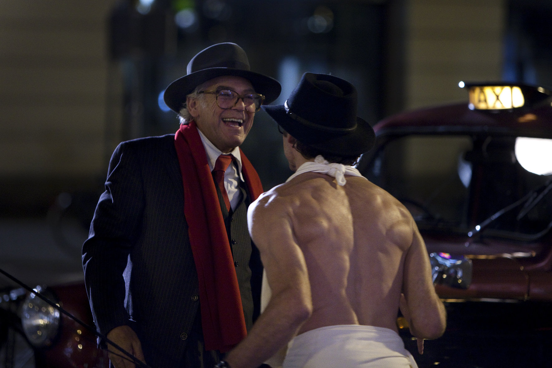 Hans Dagelet as Federico Fellini & Daniël Boissevain as Marcello Mastroianni as Guido Anselmi in the heart of Amsterdam