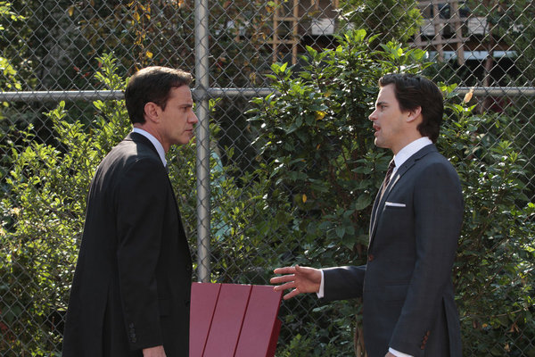 Still of Matt Bomer and Tim DeKay in Aferistas (2009)