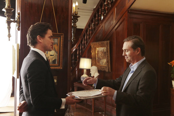 Still of Richard Thomas and Matt Bomer in Aferistas (2009)