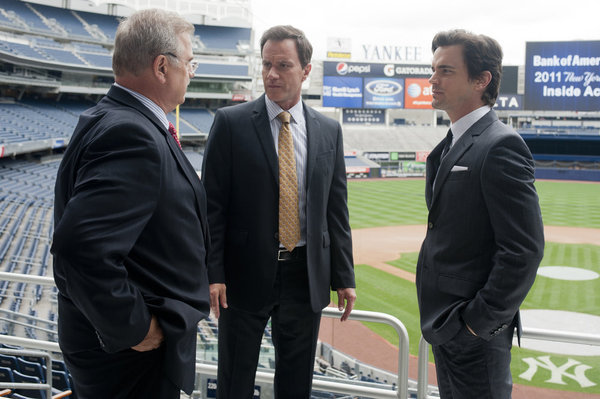 Still of Matt Bomer and Tim DeKay in Aferistas (2009)