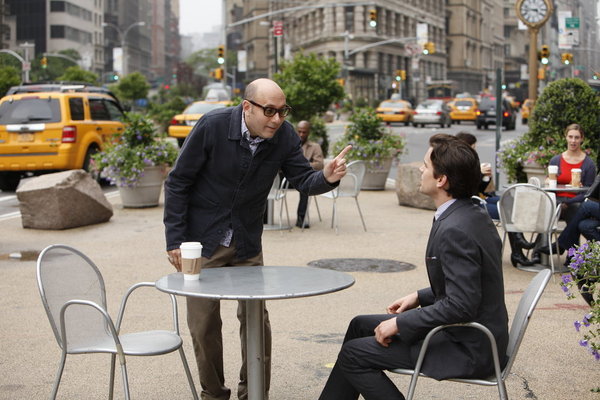 Still of Matt Bomer and Willie Garson in Aferistas (2009)