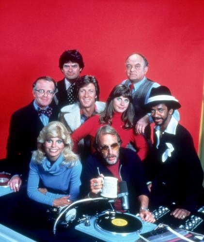 Still of Loni Anderson, Tim Reid, Frank Bonner, Howard Hesseman, Gordon Jump, Richard Sanders, Gary Sandy and Jan Smithers in WKRP in Cincinnati (1978)