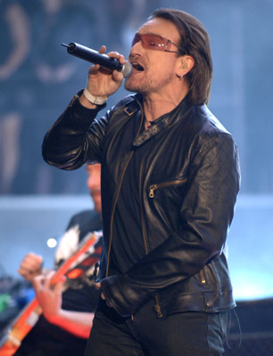 Bono at event of The 48th Annual Grammy Awards (2006)