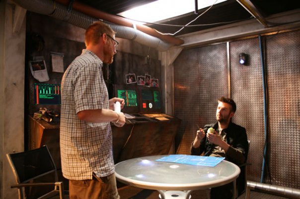 Julian discussing the scene with director Ashley Wing on the set of Fracture.