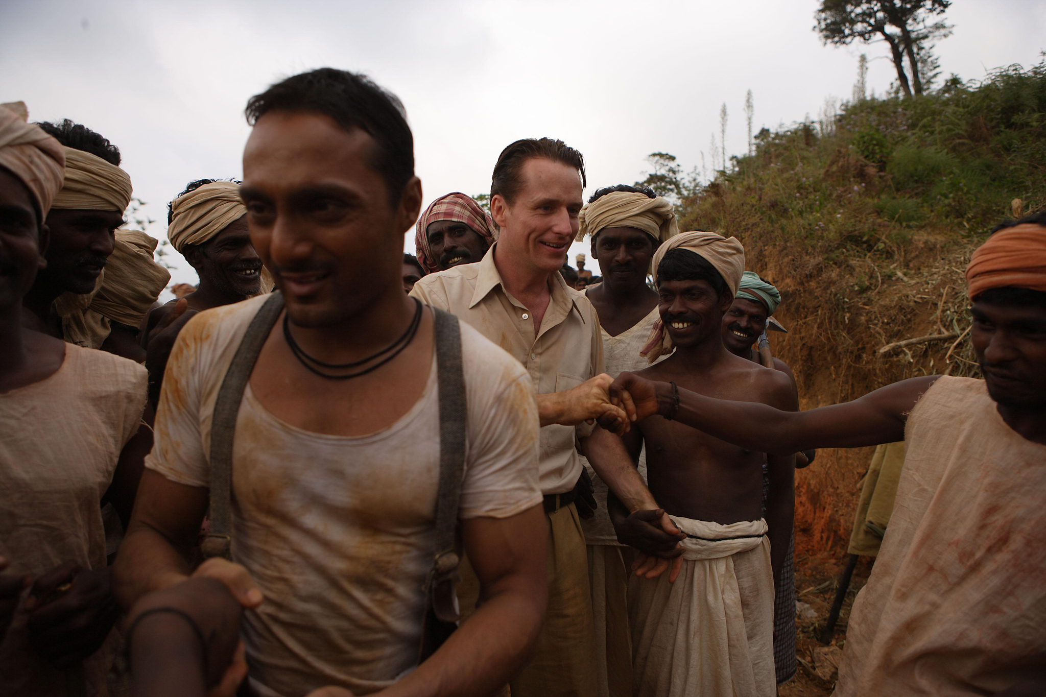 Still of Rahul Bose and Linus Roache in Before the Rains (2007)