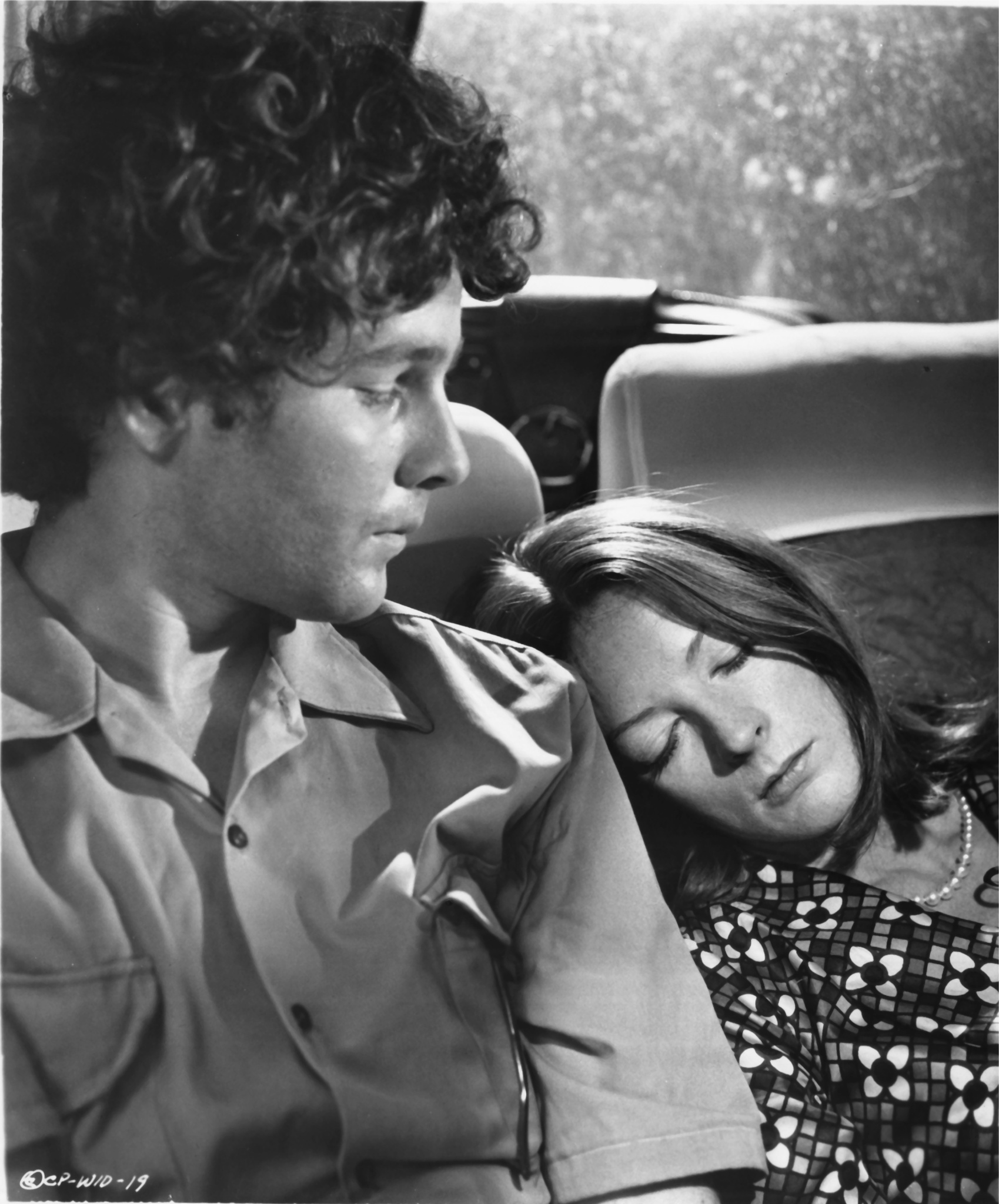 Still of Timothy Bottoms and Maggie Smith in Love and Pain and the Whole Damn Thing (1973)