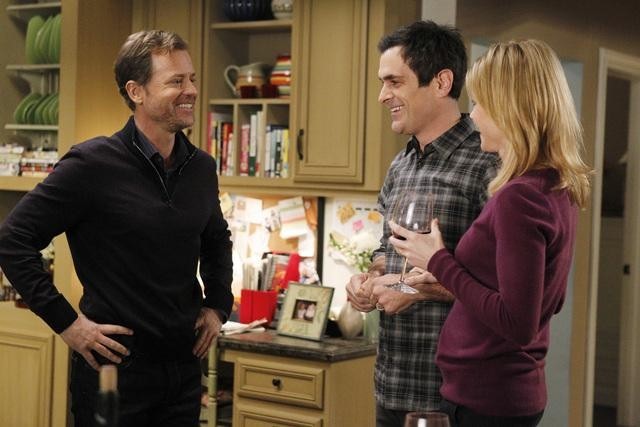 Still of Greg Kinnear, Julie Bowen and Ty Burrell in Moderni seima (2009)