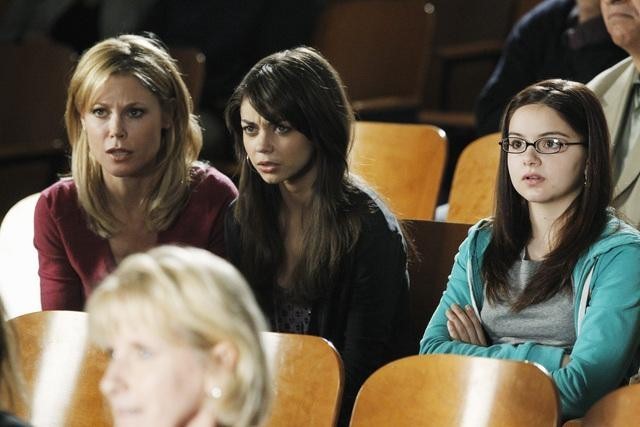 Still of Julie Bowen, Sarah Hyland and Ariel Winter in Moderni seima (2009)