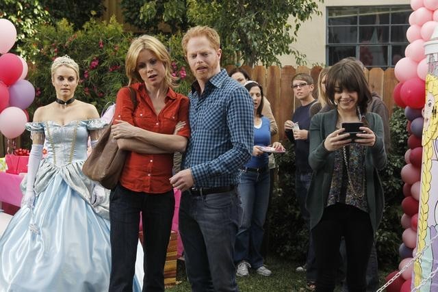 Still of Julie Bowen, Jesse Tyler Ferguson, Sarah Hyland and Kate Reinders in Moderni seima (2009)