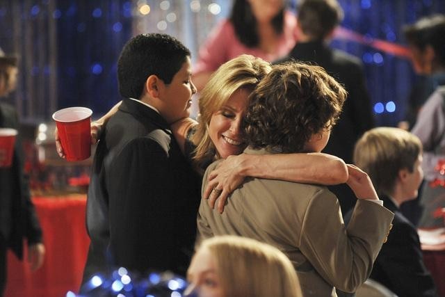 Still of Julie Bowen and Nolan Gould in Moderni seima (2009)