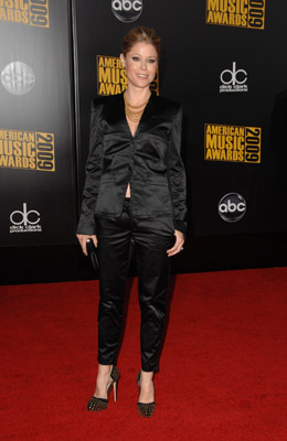 Julie Bowen at event of 2009 American Music Awards (2009)