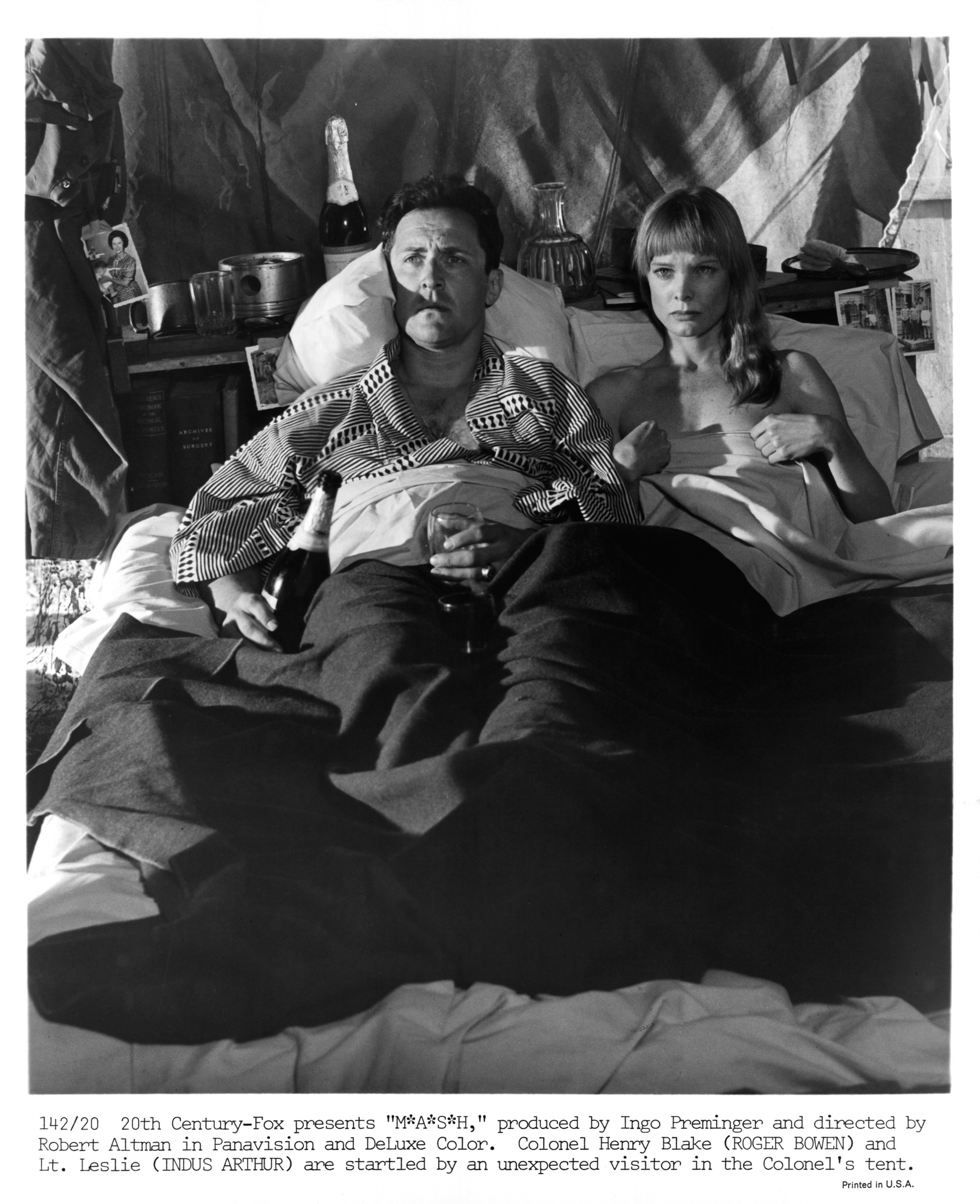 Still of Indus Arthur and Roger Bowen in MASH (1970)