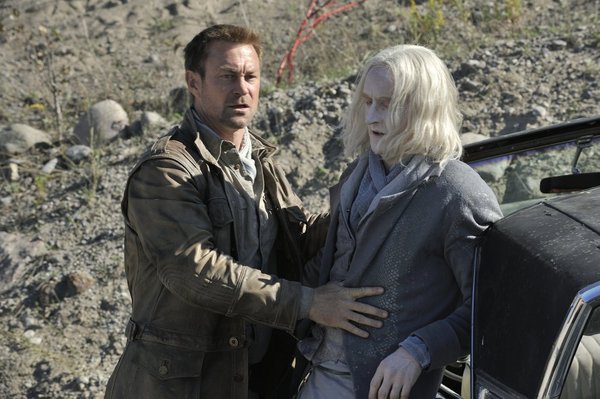 Still of Grant Bowler and Tony Curran in Defiance (2013)