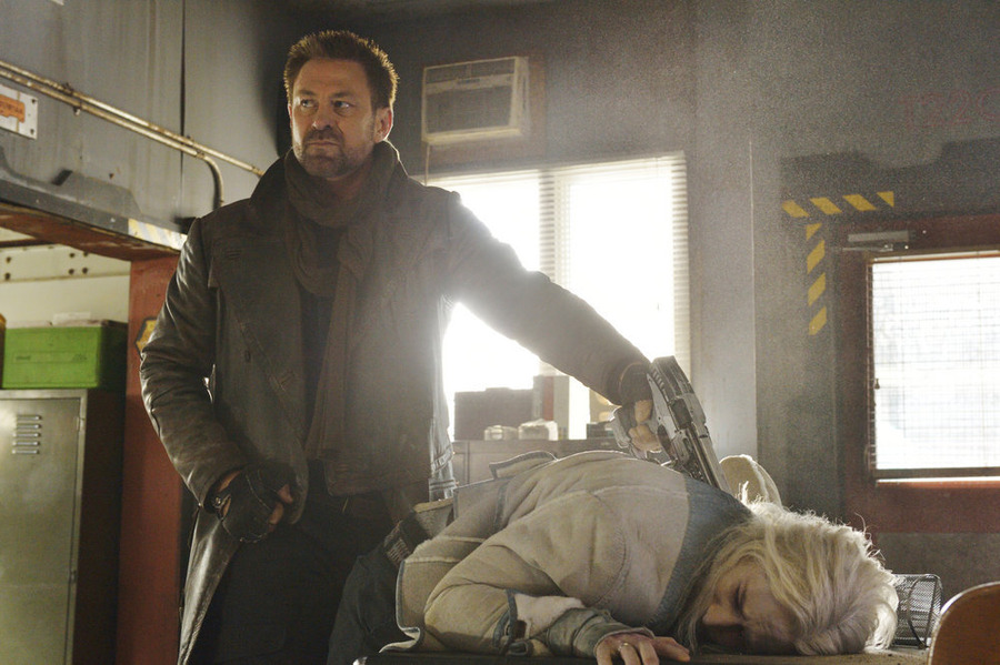 Still of Grant Bowler and Jesse Rath in Defiance (2013)