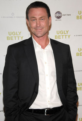 Grant Bowler at event of Ugly Betty (2006)