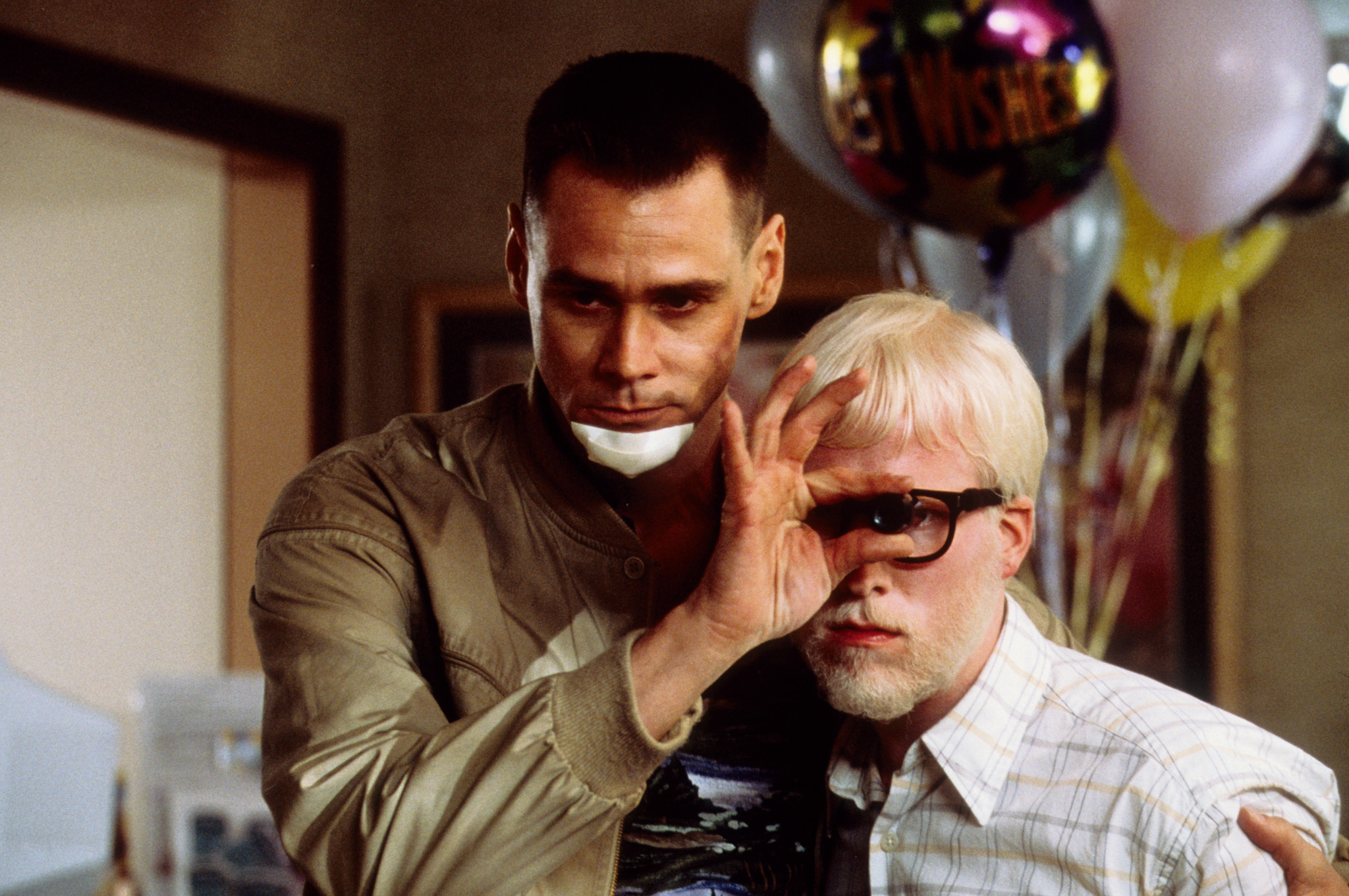 Still of Jim Carrey and Michael Bowman in Me, Myself & Irene (2000)