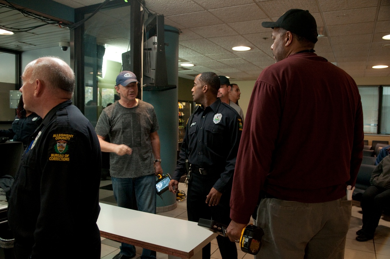 Barry Bradford and Director Paul Haggis discussing a scene on the set of THE NEXT THREE DAYS.