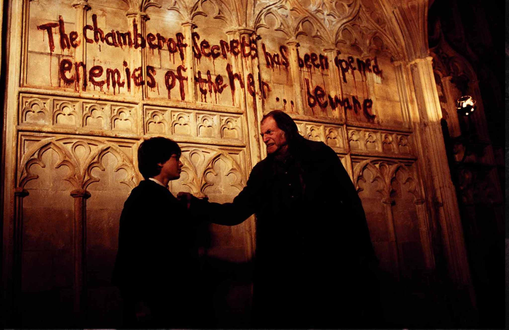 Still of David Bradley and Daniel Radcliffe in Haris Poteris ir paslapciu kambarys (2002)