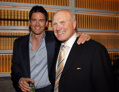 Terry Bradshaw and Tom Dey at event of Uzdelsta meile (2006)