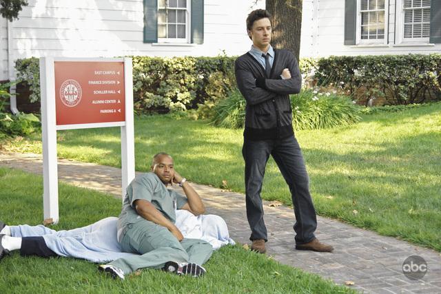 Still of Zach Braff and Donald Faison in Scrubs (2001)