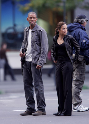 Will Smith and Alice Braga