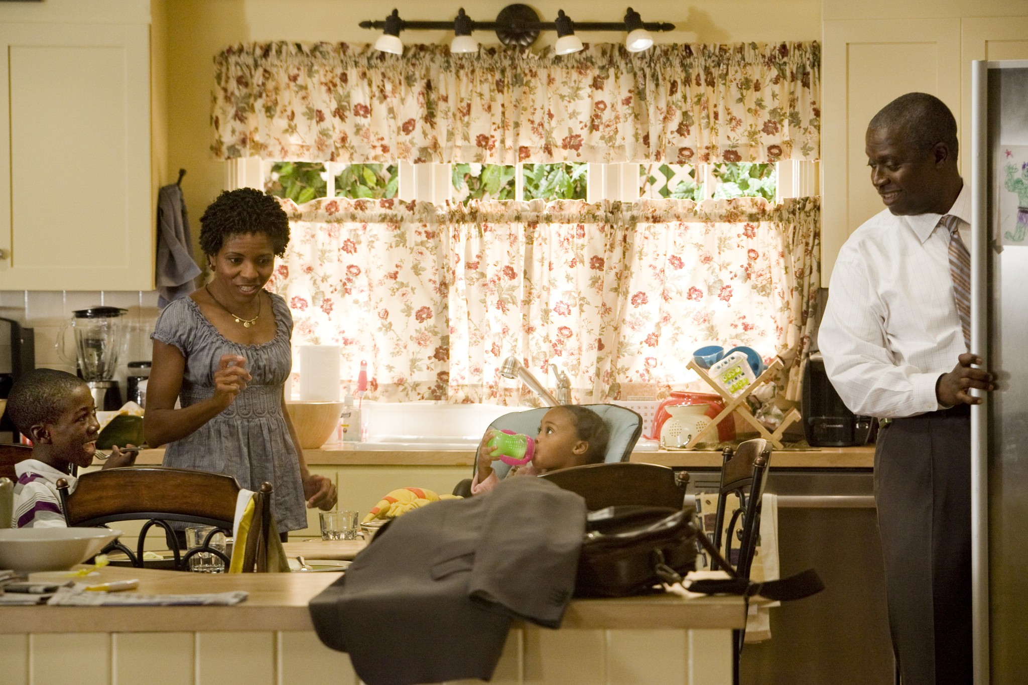 LisaGay Hamilton and Andre Braugher in Men of a Certain Age (2009)