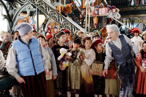 Still of Martin Short and Spencer Breslin in The Santa Clause 3: The Escape Clause (2006)