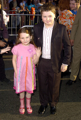 Spencer Breslin and Abigail Breslin at event of Raising Helen (2004)