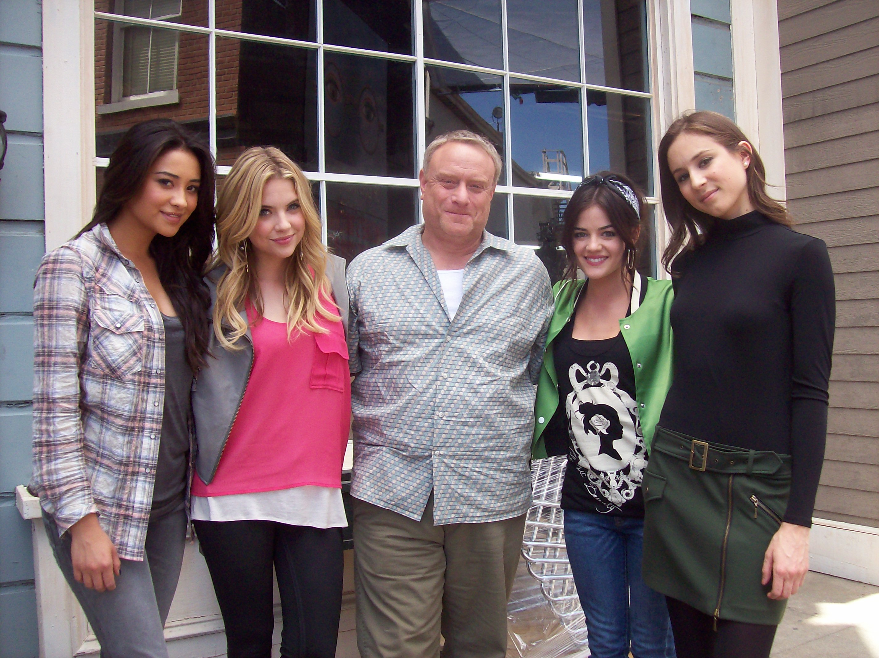 Kevin Brief on 'PRETTY LITTLE LIARS' with Shay Mitchell, Ashley Benson,Lucy Hale & Trioan Bellisario