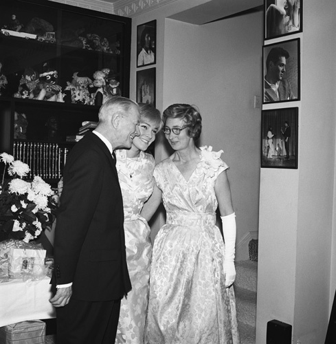 May Britt on her wedding day to Sammy Davis Jr. 11-13-1960