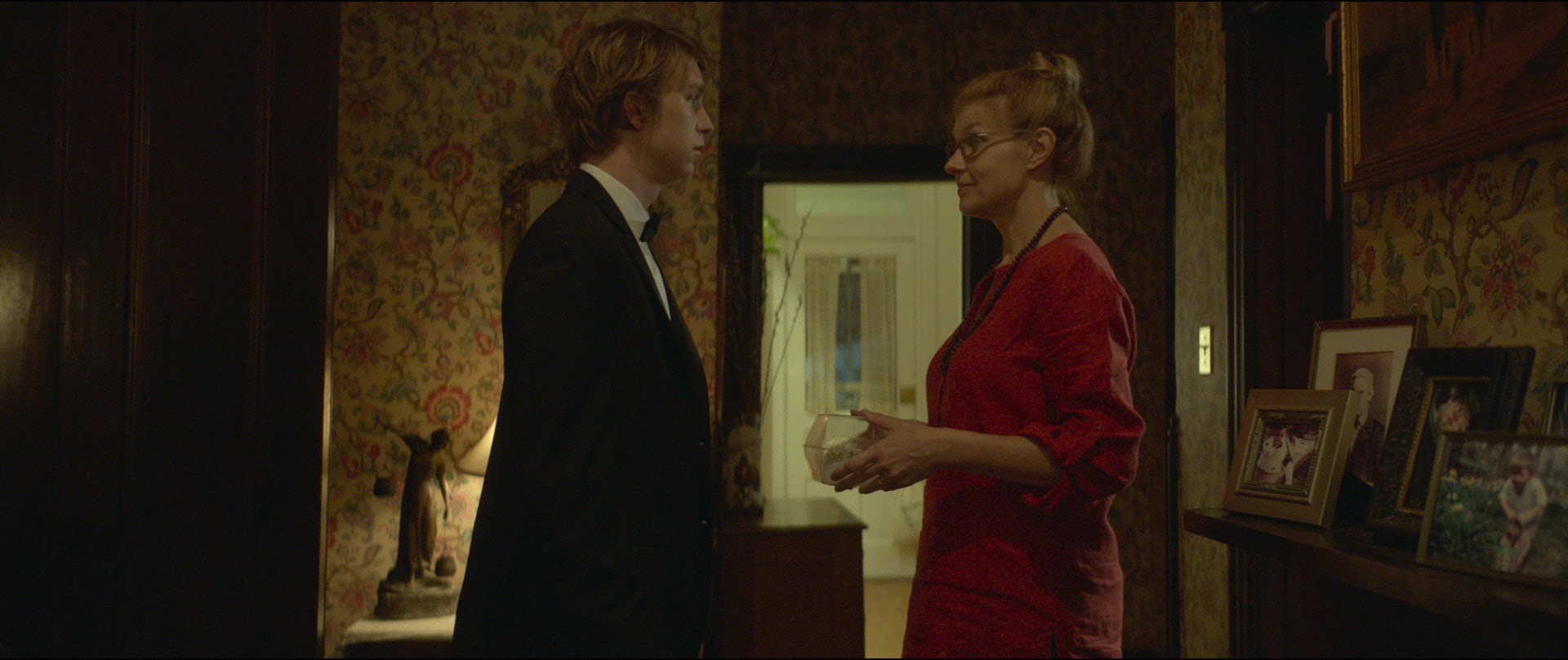 Still of Connie Britton and Thomas Mann in Me and Earl and the Dying Girl (2015)