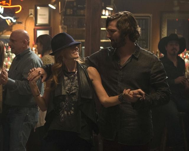 Still of Connie Britton and Michiel Huisman in Nashville (2012)