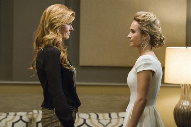 Still of Connie Britton and Hayden Panettiere in Nashville (2012)