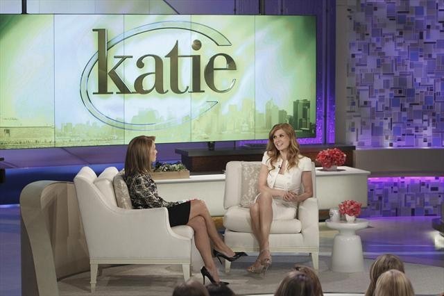 Still of Connie Britton and Katie Couric in Nashville (2012)