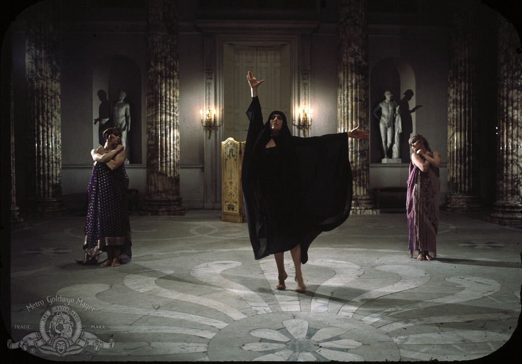 Still of Eleanor Bron, Glenda Jackson and Jennie Linden in Women in Love (1969)