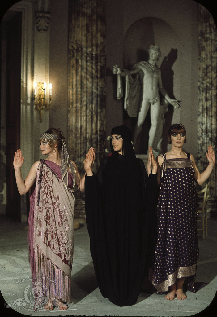 Still of Eleanor Bron, Glenda Jackson and Jennie Linden in Women in Love (1969)