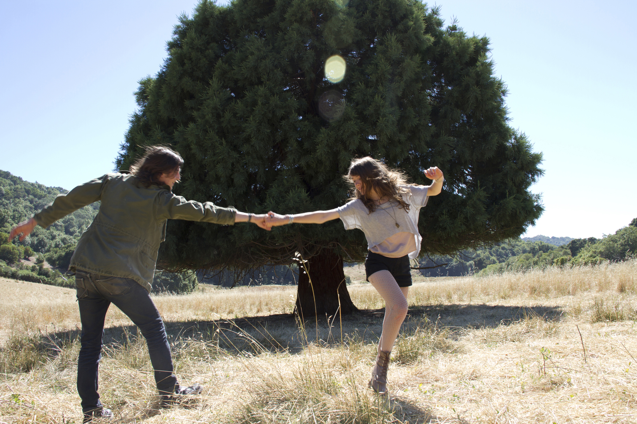 Still of Peter Vack and Natalia Dyer in I Believe in Unicorns (2014)