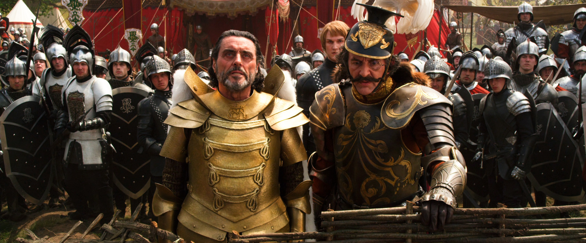 Still of Ralph Brown and Ian McShane in Dzekas milzinu nugaletojas (2013)