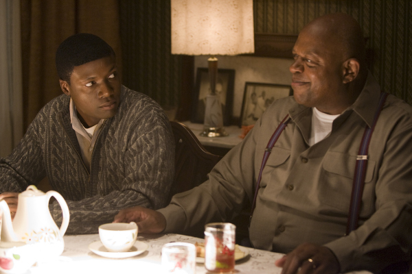 Still of Charles S. Dutton and Rob Brown in The Express (2008)