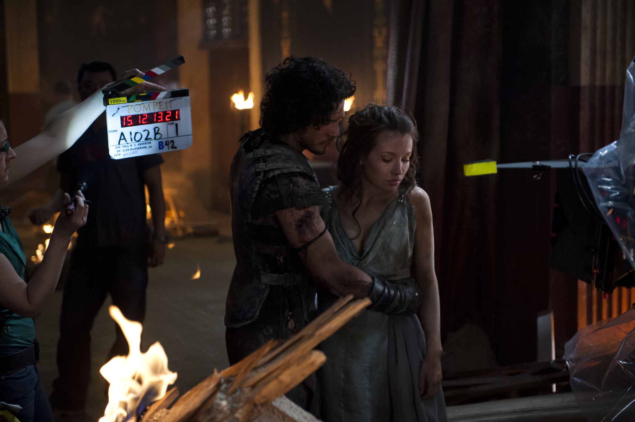 Emily Browning and Kit Harington in Pompeja (2014)