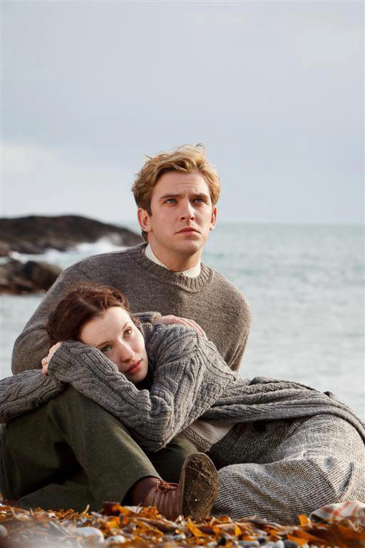 Still of Emily Browning and Dan Stevens in Summer in February (2013)