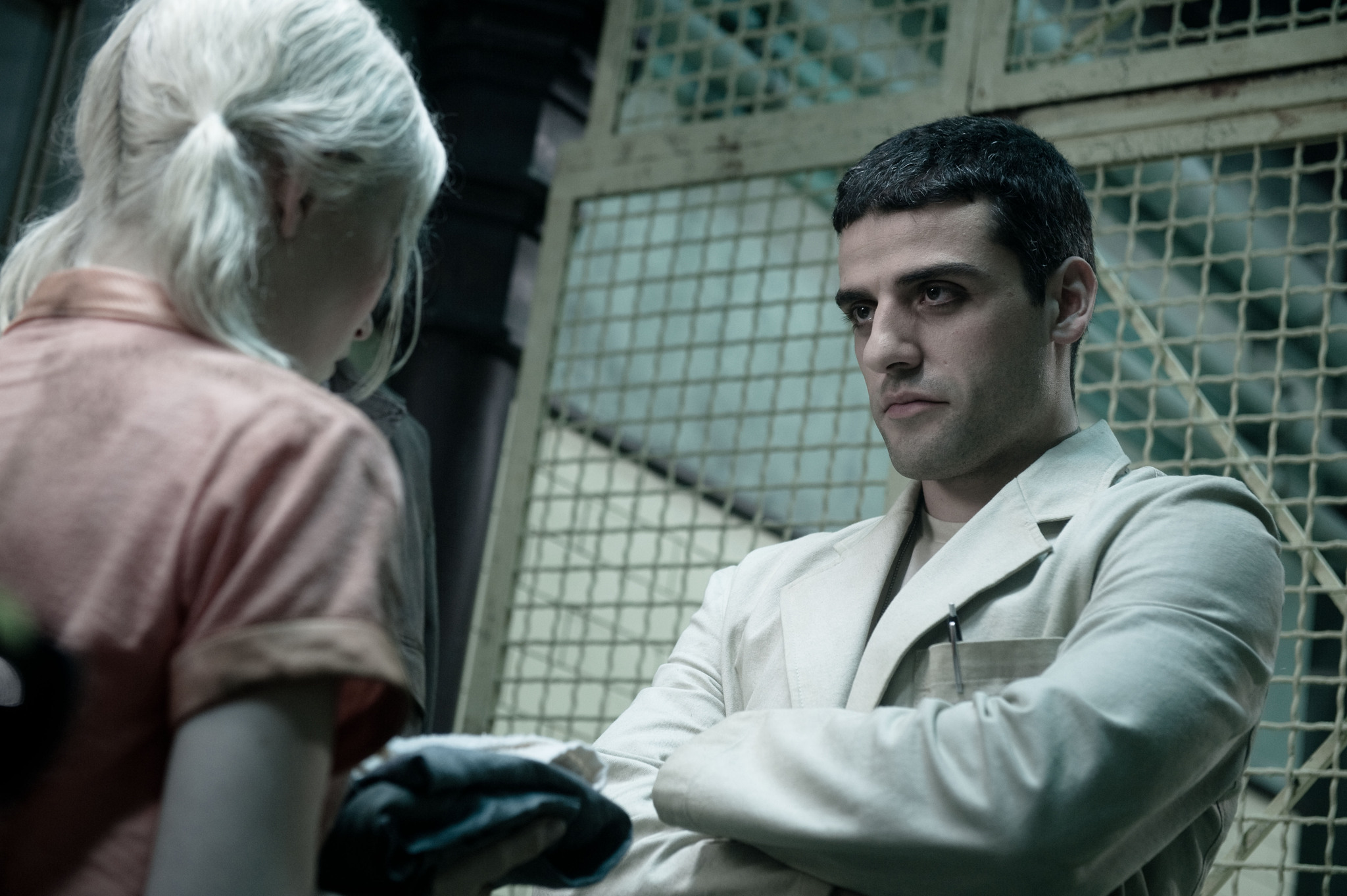 Still of Emily Browning and Oscar Isaac in Nelauktas smugis (2011)