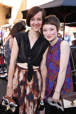 Emily Browning and Jena Malone at event of Legend of the Guardians: The Owls of Ga'Hoole (2010)