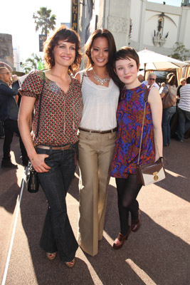 Carla Gugino, Emily Browning and Jamie Chung at event of Legend of the Guardians: The Owls of Ga'Hoole (2010)