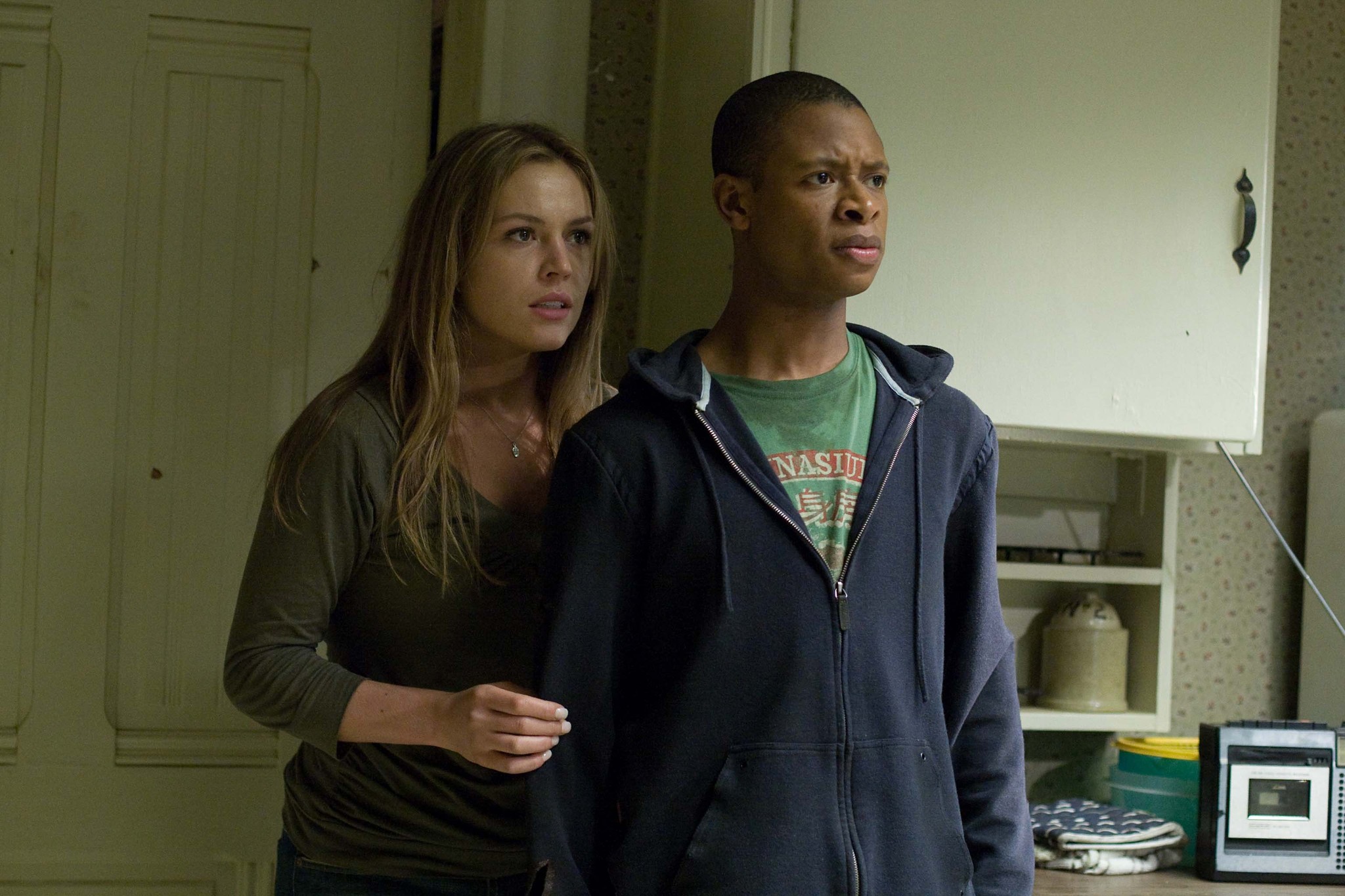 Still of Agnes Bruckner and Arjay Smith in Vacancy 2: The First Cut (2008)