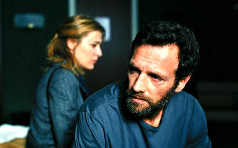 Still of Valeria Bruni Tedeschi and Stéphane Freiss in 5x2 (2004)