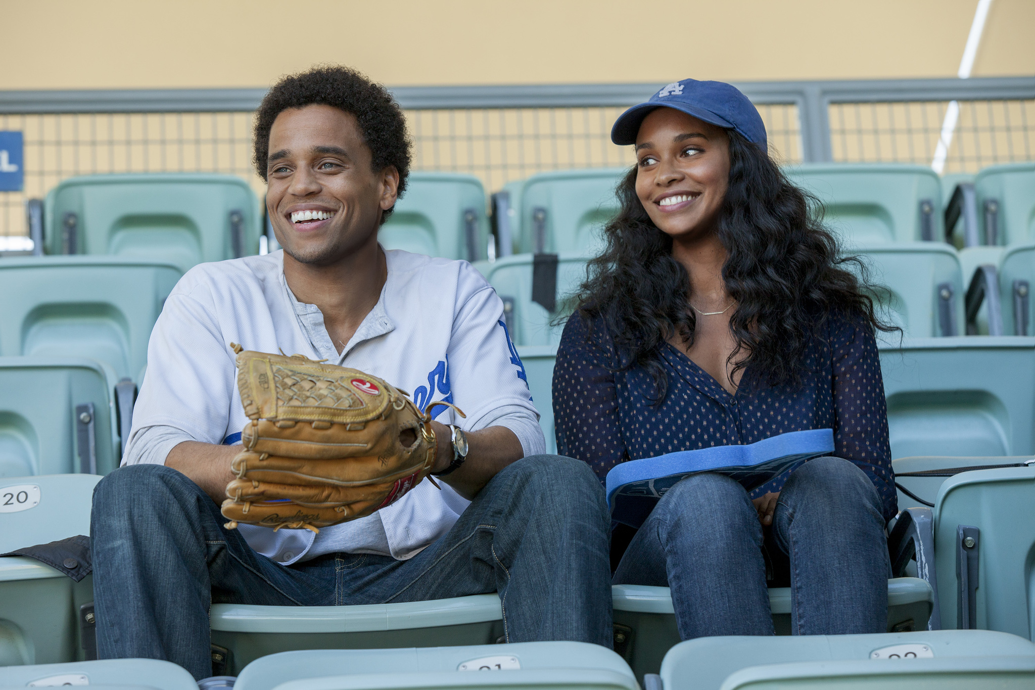 Still of Joy Bryant and Michael Ealy in About Last Night (2014)