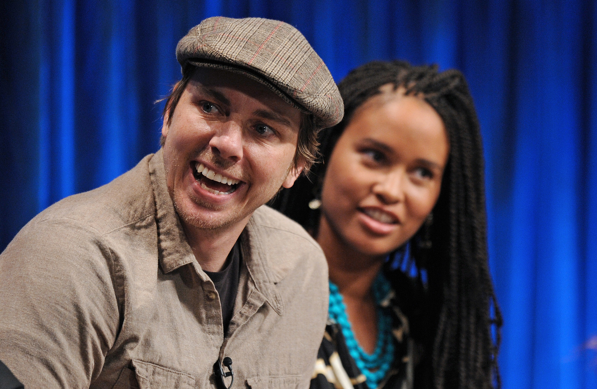 Joy Bryant and Dax Shepard at event of Parenthood (2010)